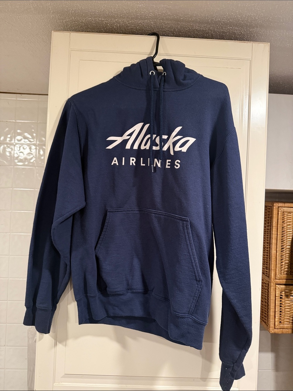 Clique Alaska Airlines Navy Logo Hoodie size small 7:23